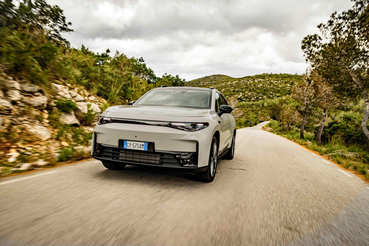 Nowa wersja Leapmotora C10 – chińskiego SUV-a Stellantisa – z napędem 4x4 i mnóstwem mocy