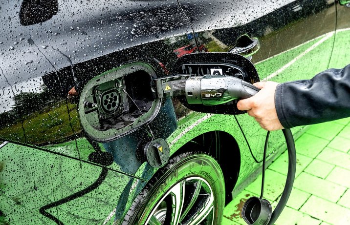 BYD Seal 5 DM-i – ładowanie