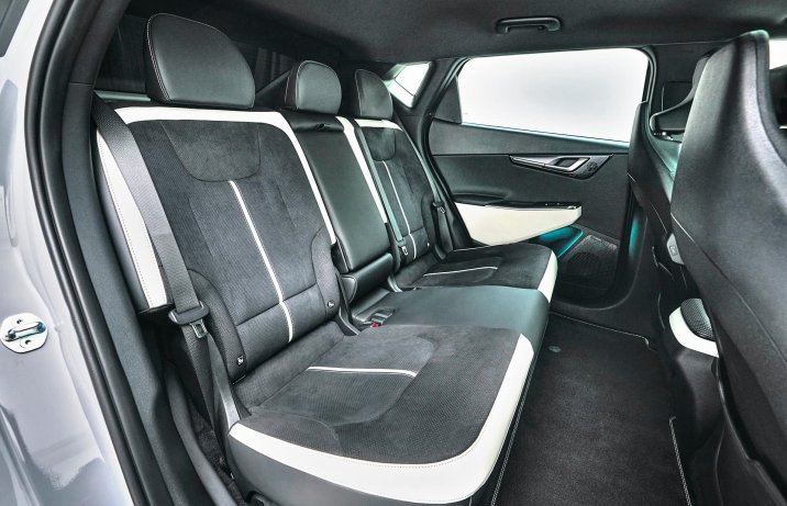 Kia EV6 FL 2025 – wnętrze, kanapa
