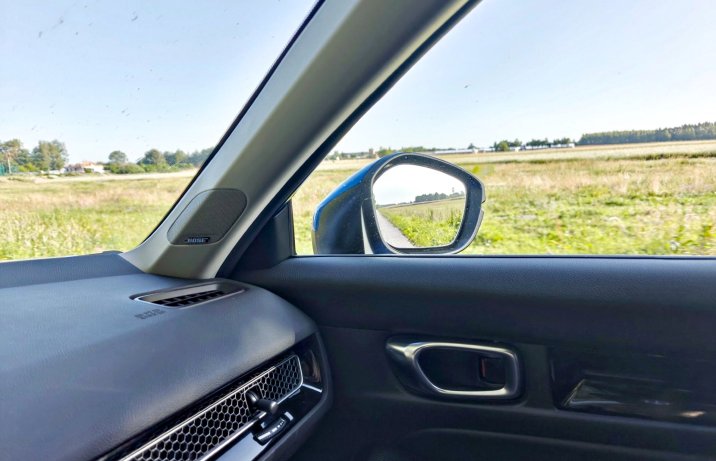 Honda Civic e:HEV Advance – wnętrze, widok po przekątnej