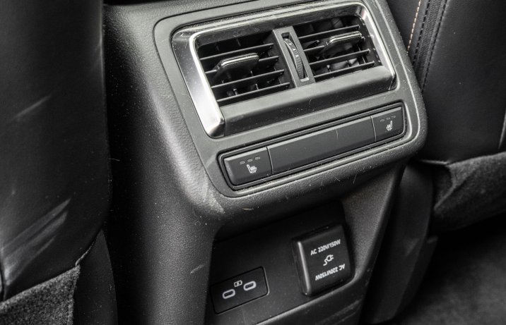 Mazda CX-60 - tył konsoli