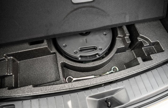 Mazda CX-60 - schowek pod bagażnikiem