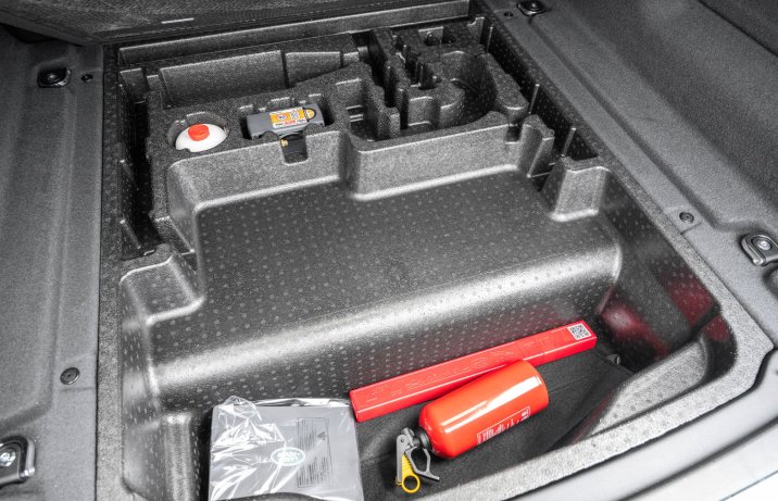 Range Rover Velar - schowek pod bagażnikiem