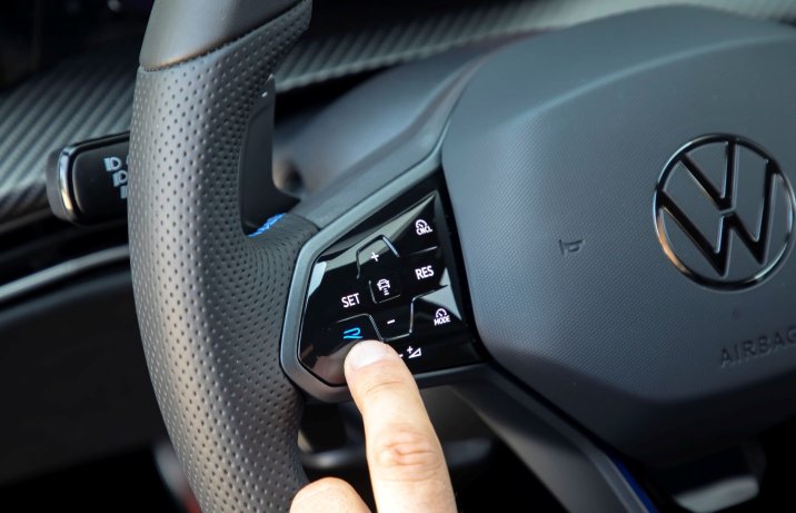 VW Golf R Black Edition - kierownica