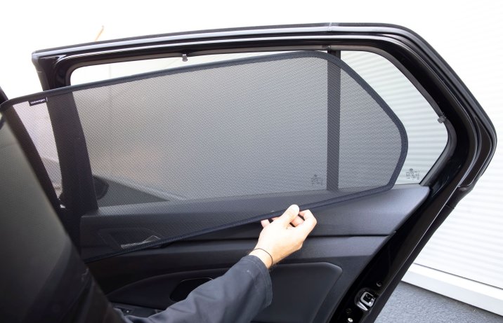 VW Golf R Black Edition - zasłona