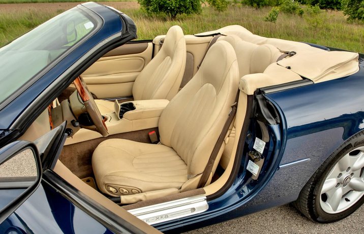Używany Jaguar XK8 – wnętrze, fotele