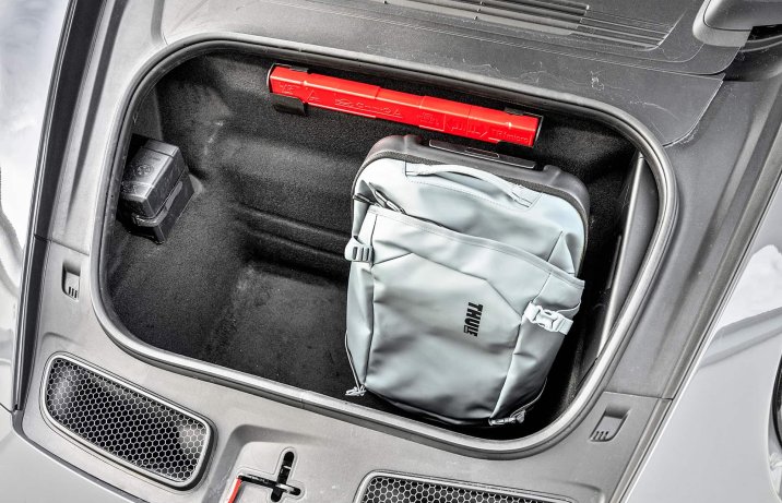 Porsche 911 992 (VIII) FL GT3 Weissach – wnętrze, bagażnik