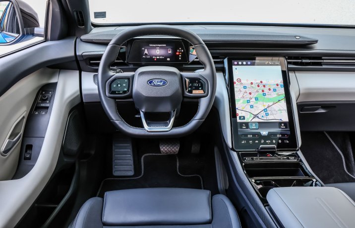 Ford Explorer - kokpit