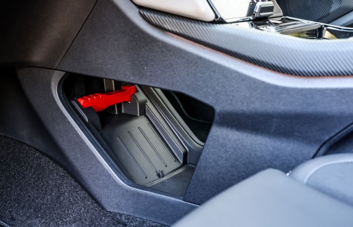 Ford Explorer - półka w konsoli