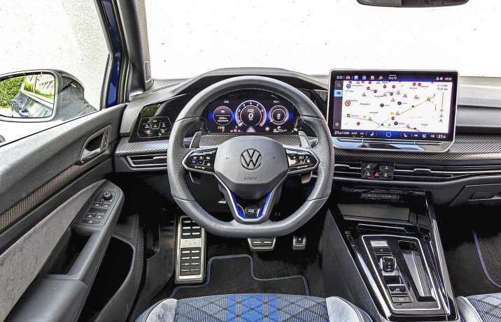 Volkswagen Golf R (2025) – test – kokpit