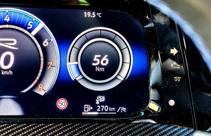 Volkswagen Golf R (2025) – test – cyfrowe wskaźniki