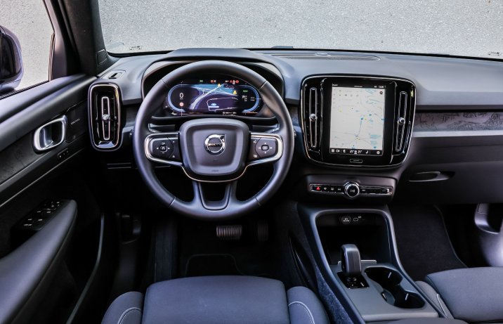Volvo EX40 - kokpit