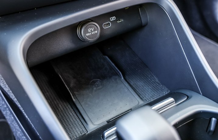 Volvo EX40 - ładowarka