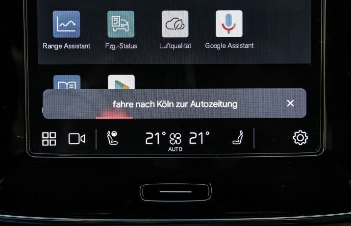 Volvo EX40 - obsługa głosowa