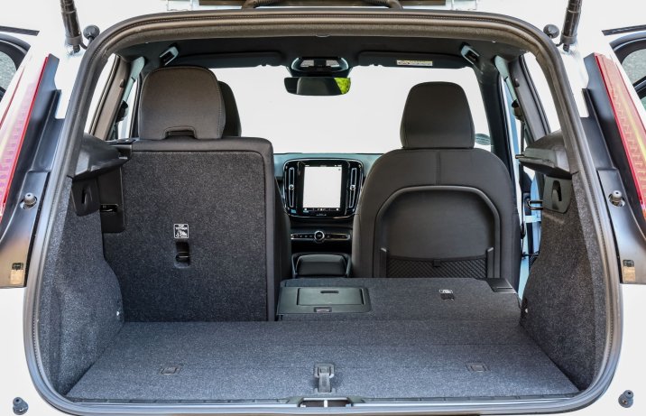 Volvo EX40 - bagażnik