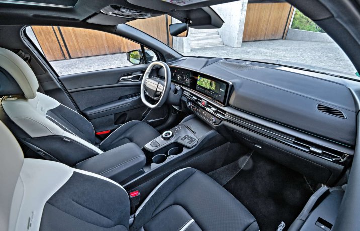 Kia Sportage FL 2025 – wnętrze, deska rozdzielcza