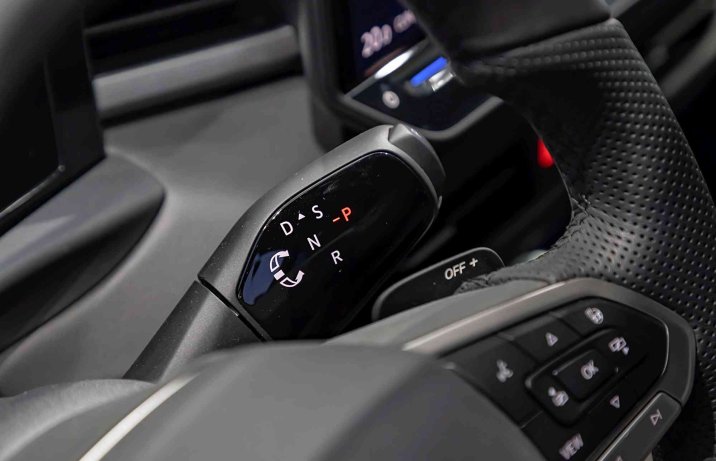 Volkswagen T-Roc II 2025 – dźwignia zmiany biegów