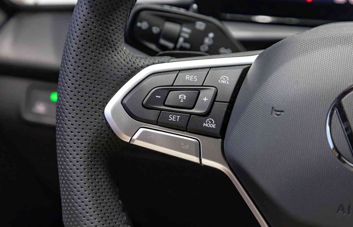 Volkswagen T-Roc II 2025 – sterownie na kierownicy