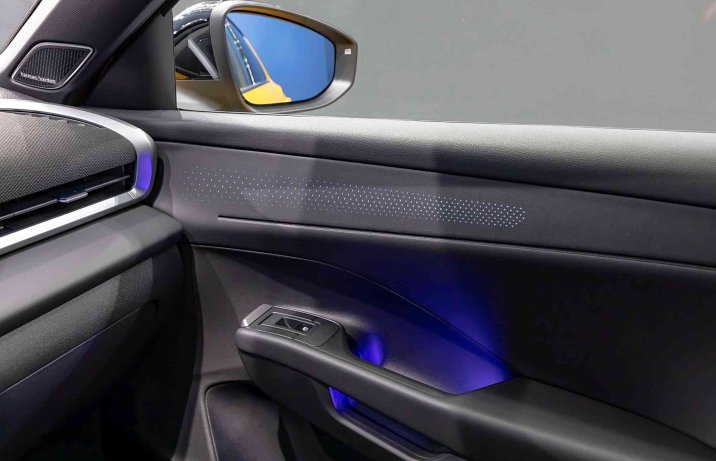 Volkswagen T-Roc II 2025 – podświetlenie ambientowe