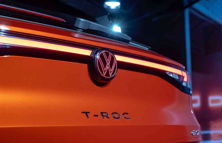 Volkswagen T-Roc II 2025 – listwa i znaczek z tyłu
