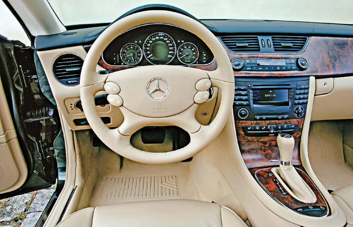Mercedes CLS 500 – deska rozdzielcza