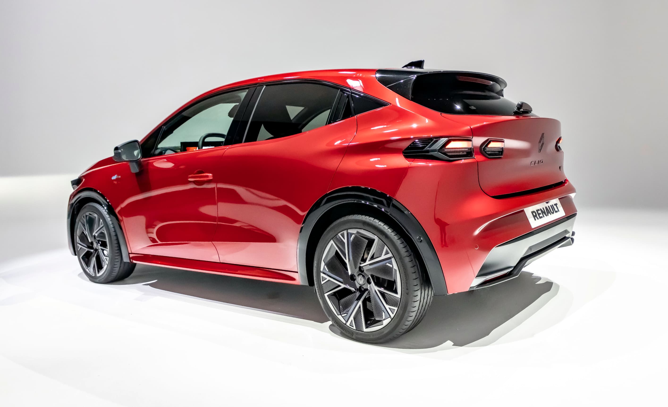 Renault-Clio-VI-2025-tyl-i-bok