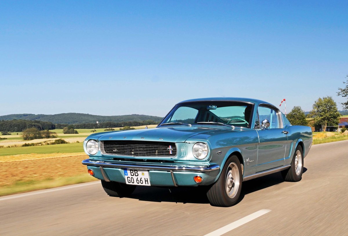 Ford Mustang Fastback – amerykański klasyk znowu w galopie