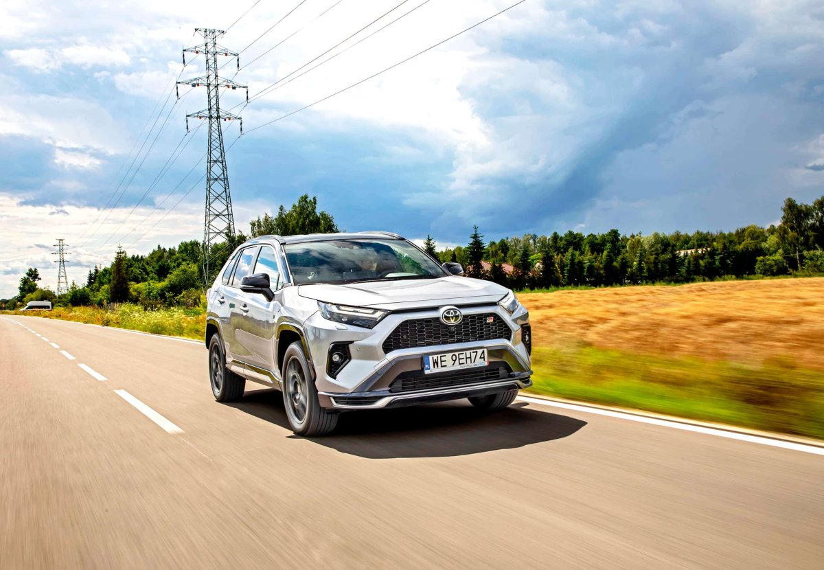 Toyota RAV4 Plug-in Hybrid GR Sport: schodzi ze sceny, ale wciąż jest w dobrej formie | TEST