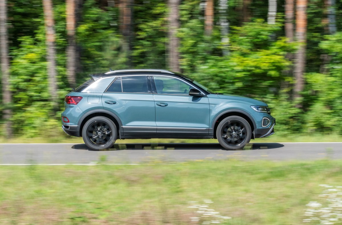 Volkswagen T-Roc bestsellerem sierpnia w Europie, liderem po 8 miesiącach przez cały czas Dacia Sandero. Coraz mocniejsza pozycja chińskich firm