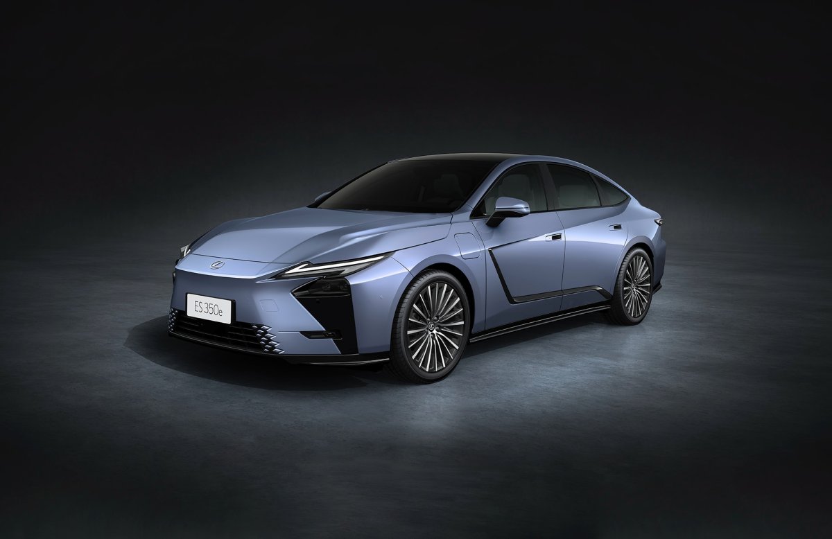 Zupełnie nowy Lexus ES już w sprzedaży w Polsce. Efekt „chińczyków” w jego przypadku nie zadziałał