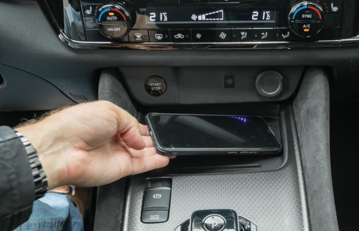 Nissan Qashqai - ładowarka