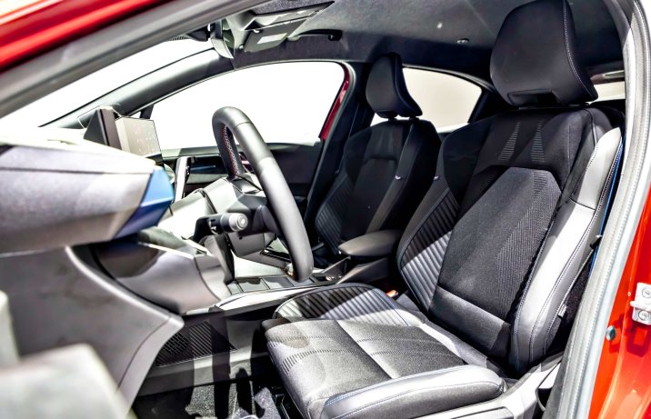 Renault Clio VI 2025 – fotele