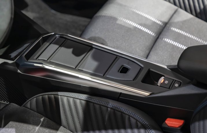 Renault Clio VI 2025 –schowek