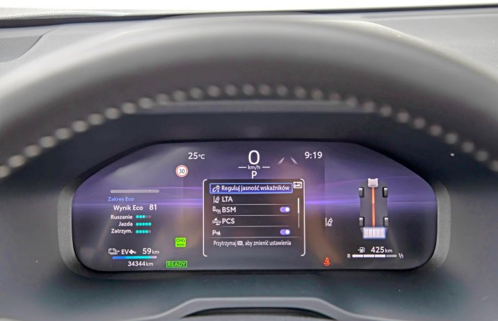 Toyota RAV4 Plug-in Hybrid GR Sport 2025 – wnętrze, wskaźniki