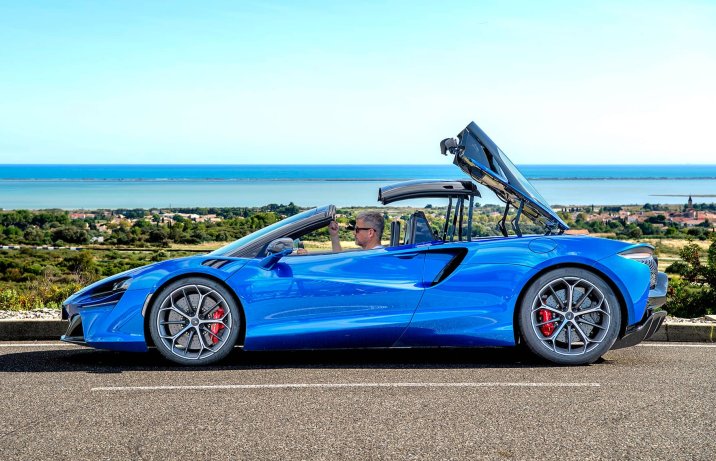 McLaren Artura Spider – otwieranie dachu