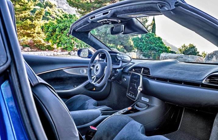 McLaren Artura Spider – kokpit
