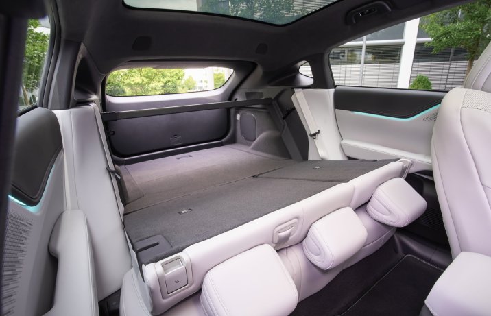 Xpeng G6 FL 2025 – kanapa ze złożonymi oparciami