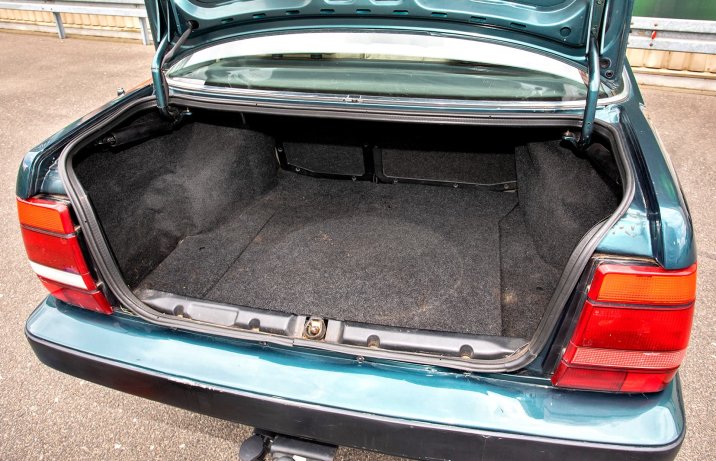 Używana Lancia Thema – wnętrze, bagażnik