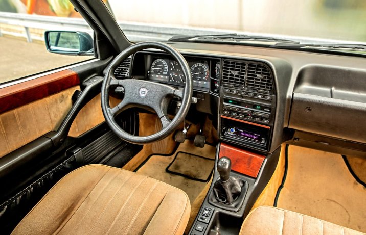 Używana Lancia Thema – wnętrze, deska rozdzielcza