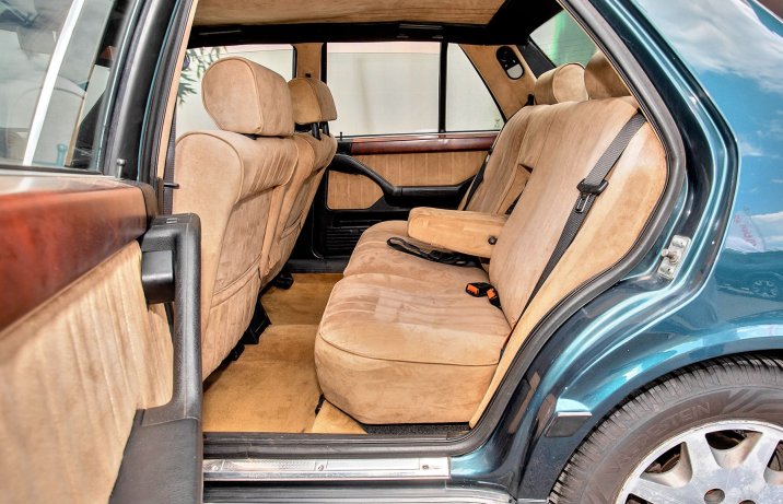 Używana Lancia Thema – wnętrze, kanapa