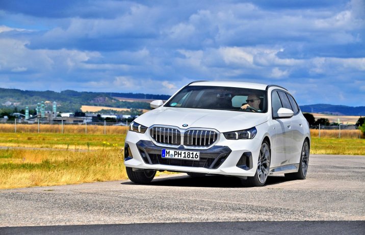 BMW 520d xDrive Touring (2025) – przód
