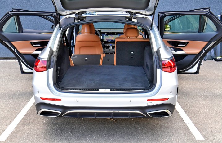 Mercedes E 220 d 4Matic Kombi (2025) – bagażnik