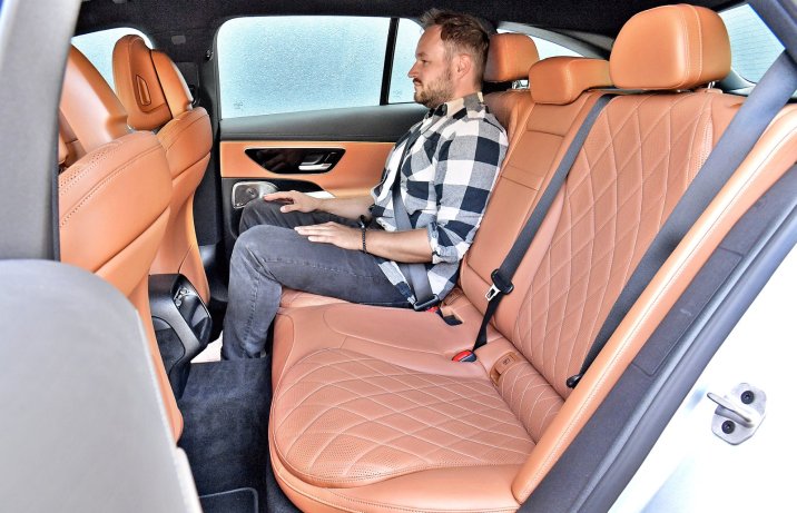 Mercedes E 220 d 4Matic Kombi (2025) – kanapa