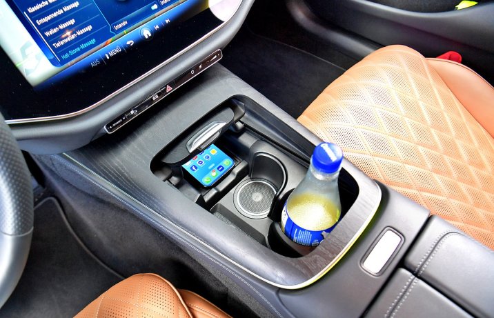 Mercedes E 220 d 4Matic Kombi (2025) – konsola