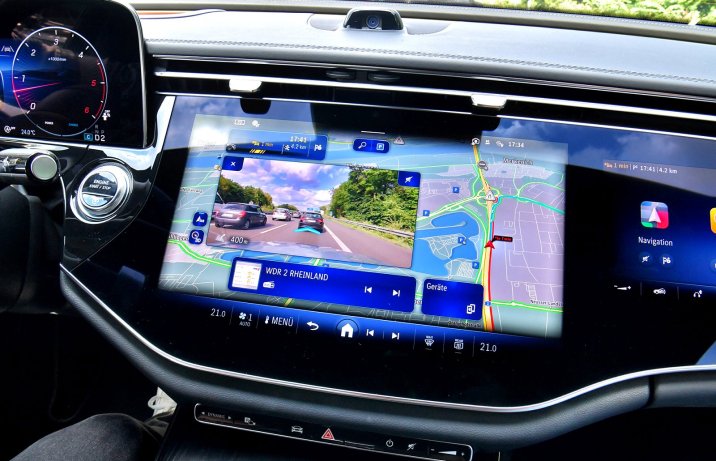Mercedes E 220 d 4Matic Kombi (2025) – nawigacja