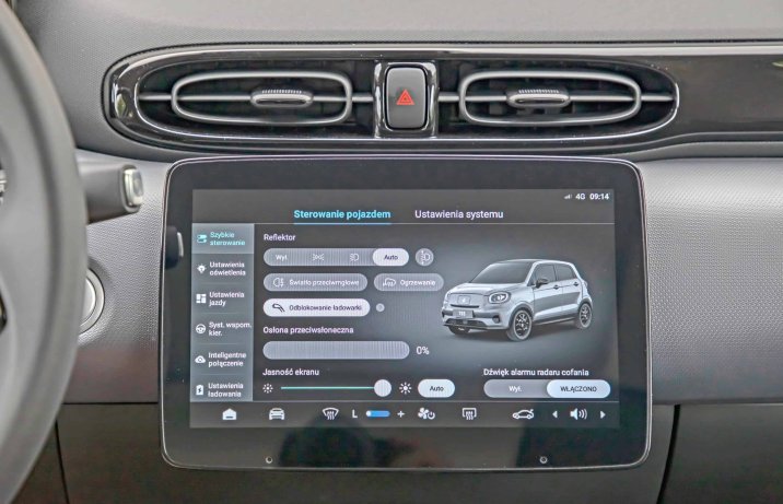 Leapmotor T03 2025 – deska rozdzielcza, ekran, sterowanie światłami, roletą