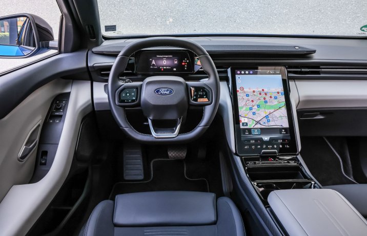 Ford Explorer - kokpit