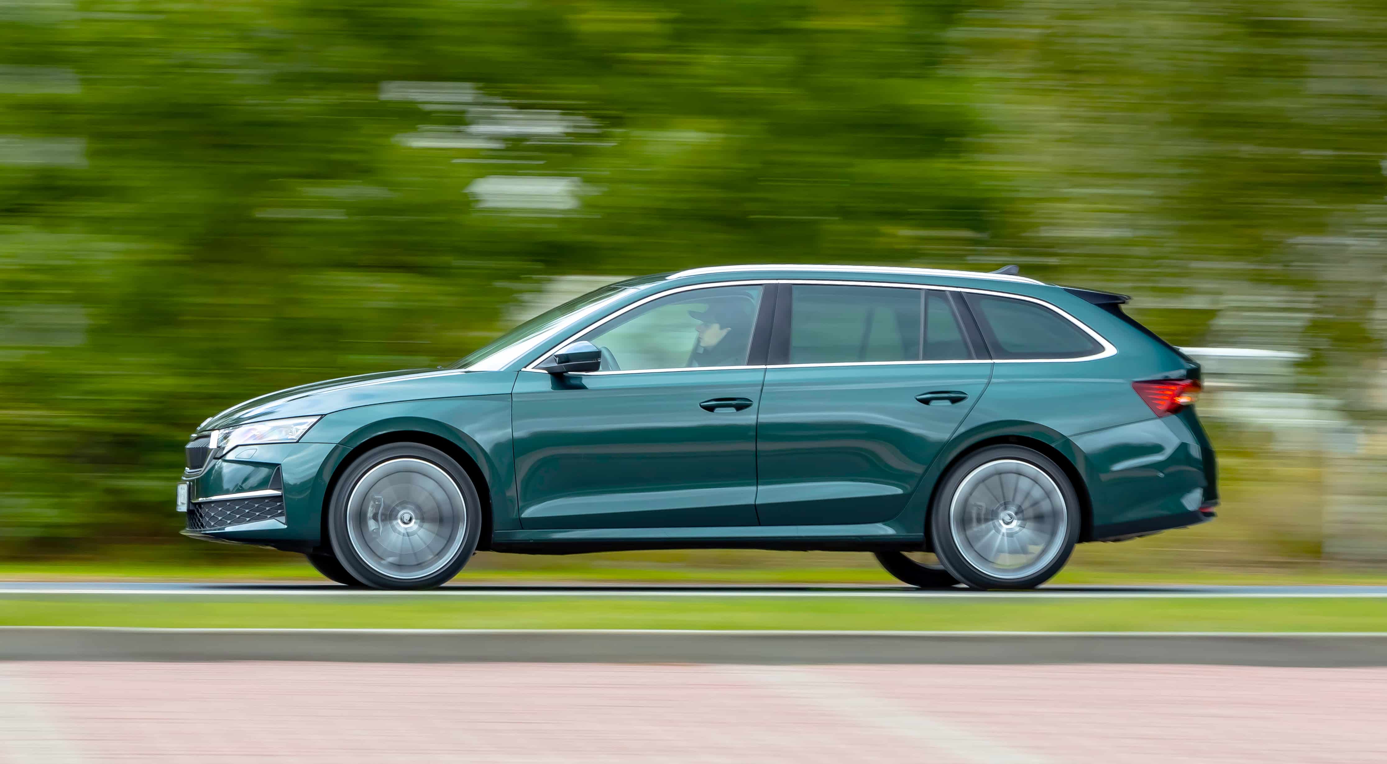 Skoda Octavia Combi 2.0 TSI DSG 4x4 Edition 130 Selection – bok