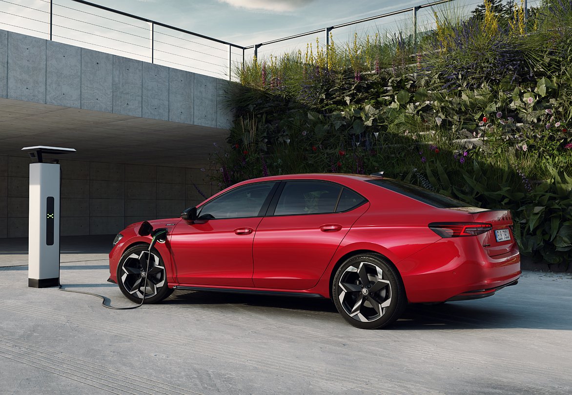 Skoda Superb PHEV 2025