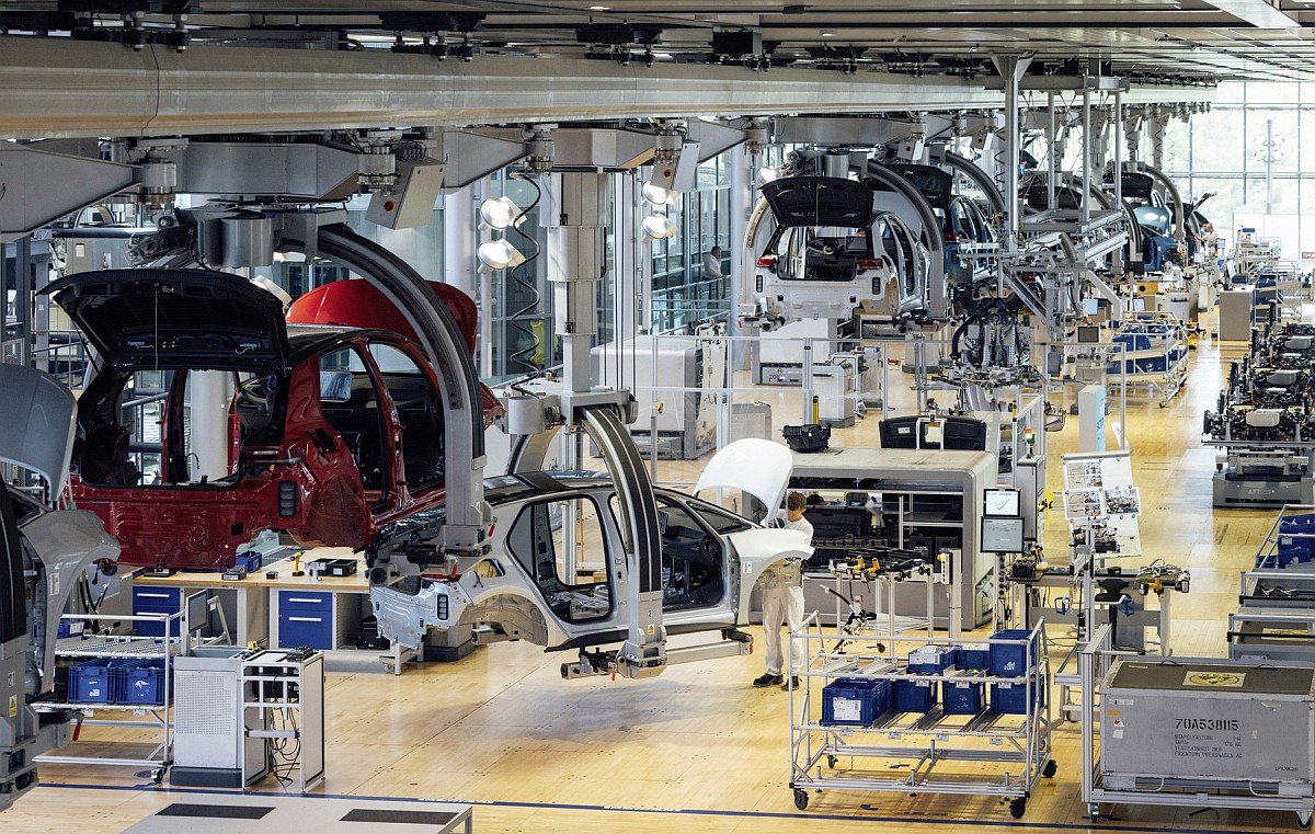 KE rzuca kolejne kłody pod nogi firmom motoryzacyjnym? Tym razem chodzi o stal